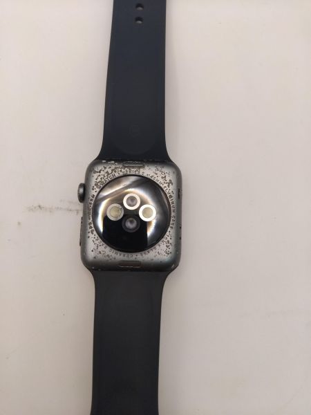 Купить Apple Watch Series 2 42mm (A1758) с СЗУ в Иркутск за 3100 руб.
