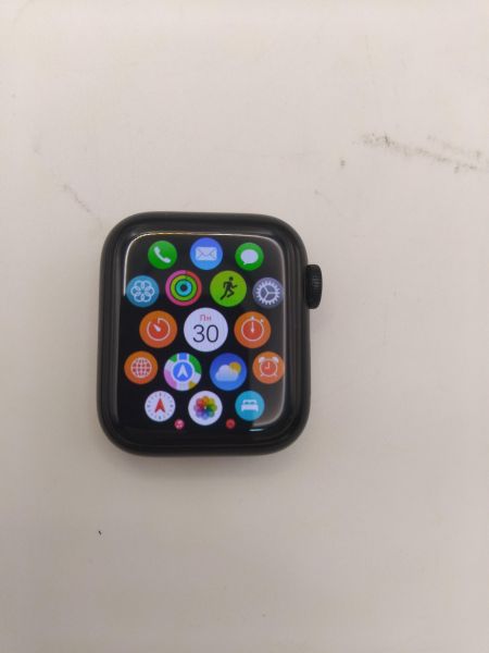 Купить Apple Watch SE 2 40mm (A2722) с СЗУ в Иркутск за 5500 руб.