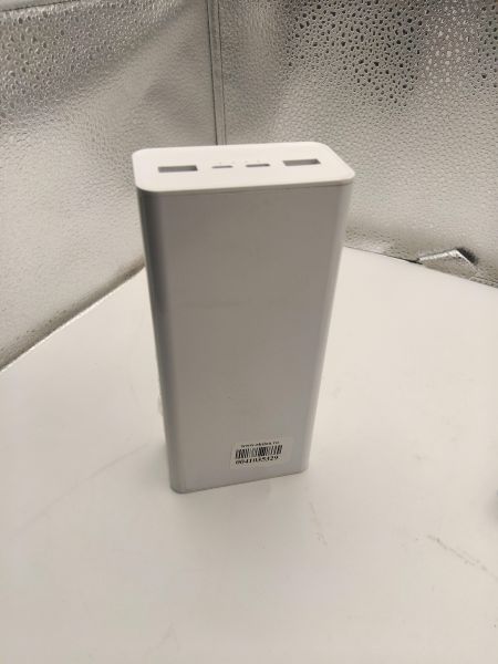Купить Xiaomi Mi Power Bank 3 (PB3018ZM) (30000 mAh) в Иркутск за 1800 руб.