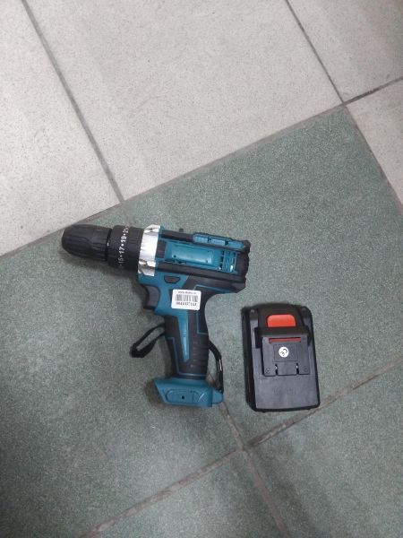 Купить Китайский дрель-шуруповёрт или без модели (аккумуляторный) с СЗУ в Иркутск за 700 руб.