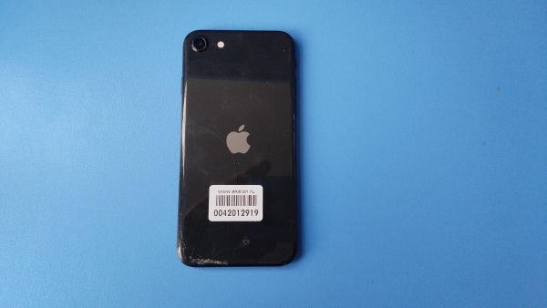 Купить Apple iPhone SE 2nd gen. 2020 64GB в Иркутск за 7599 руб.
