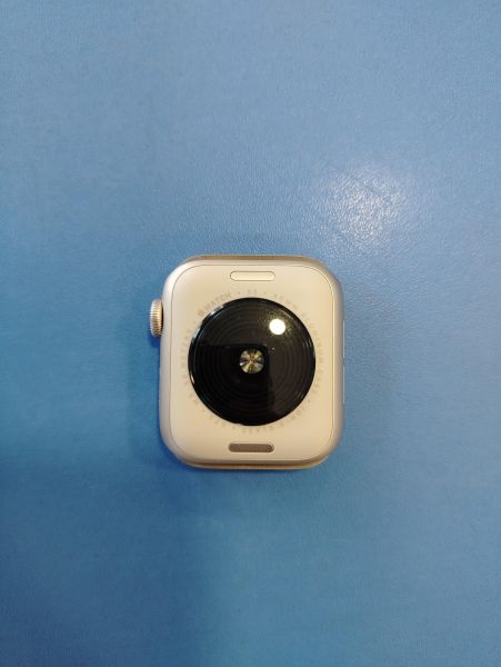 Купить Apple Watch SE 2 40mm (A2722) с СЗУ в Иркутск за 5900 руб.