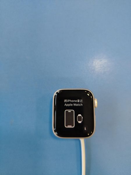 Купить Apple Watch SE 2 40mm (A2722) с СЗУ в Иркутск за 5900 руб.