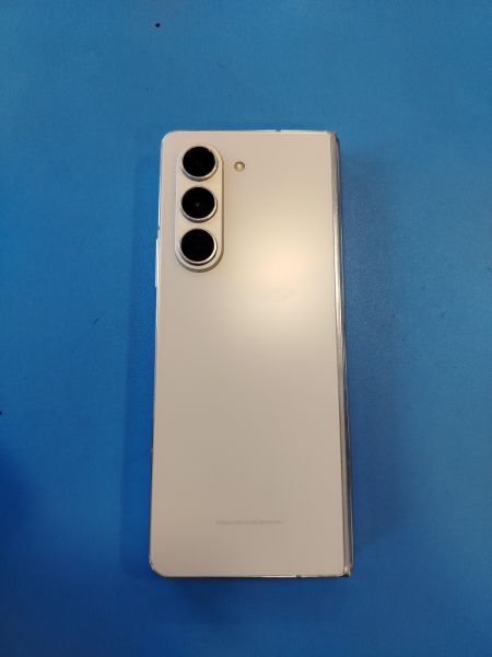 Купить Samsung Galaxy Z Fold 5 12/256GB (F946B) Duos в Иркутск за 76600 руб.
