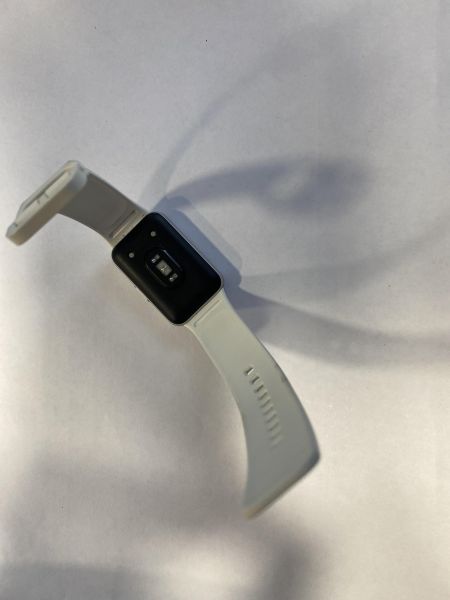 Купить Samsung Galaxy Fit 3 (SM-R390) с СЗУ в Иркутск за 1600 руб.