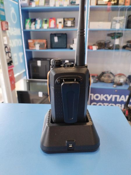 Купить Baofeng UV-6R с СЗУ в Иркутск за 1200 руб.