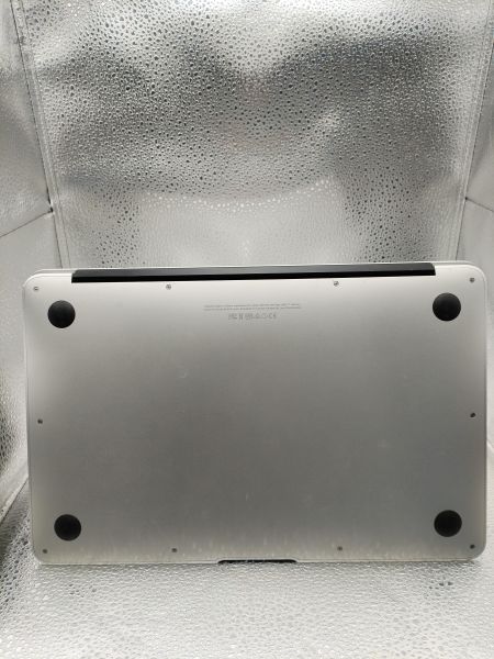 Купить Apple MacBook Air 11 Early 2015 (A1465) 4/128GB в Иркутск за 9200 руб.