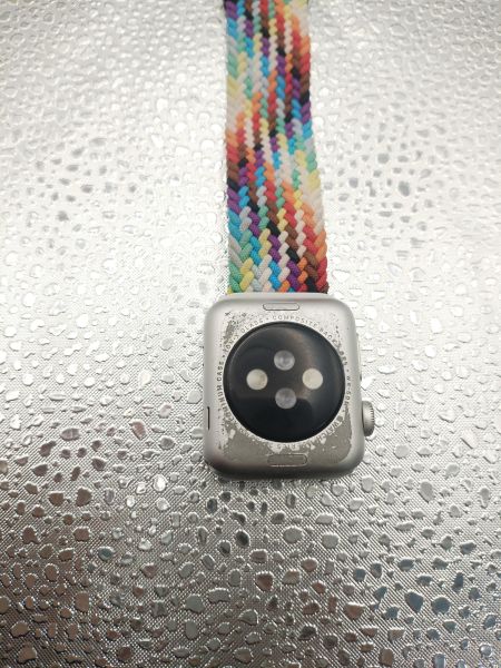 Купить Apple Watch Series 3 38mm (A1858) с СЗУ в Иркутск за 1900 руб.