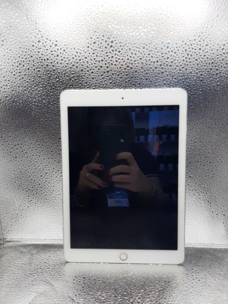Купить Apple iPad Air 2 2014 16GB (A1567 MH1C2) (с SIM) в Иркутск за 6500 руб.