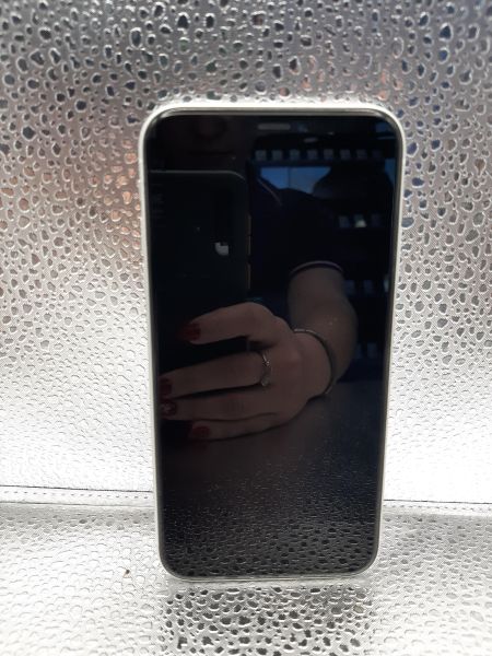 Купить Apple iPhone XR 64GB в Иркутск за 8600 руб.