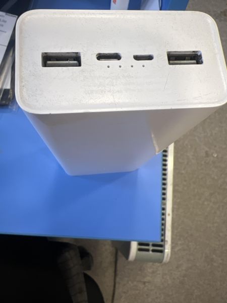 Купить Xiaomi Mi Power Bank 3 (PB3018ZM) (30000 mAh) в Иркутск за 900 руб.