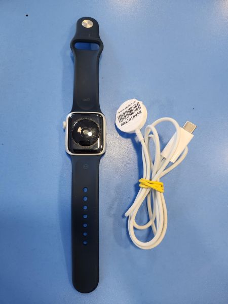 Купить Apple Watch SE 40mm (A2351) с СЗУ в Иркутск за 4800 руб.