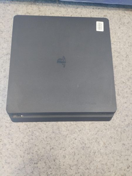 Купить Sony PlayStation 4 Slim 1TB (CUH-2208B) в Иркутск за 19700 руб.