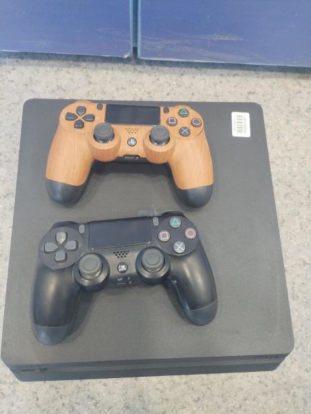 Купить Sony PlayStation 4 Slim 1TB (CUH-2208B) в Иркутск за 19700 руб.