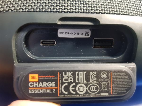 Купить JBL Charge Essential 2 в Иркутск за 4900 руб.