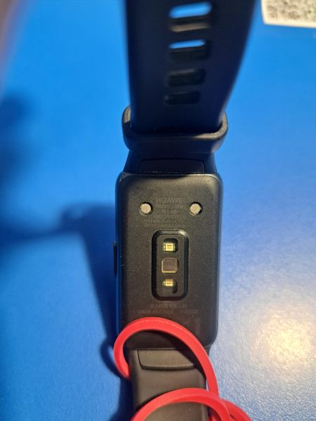 Купить Huawei Band 6 (FRA-B19) с СЗУ в Иркутск за 700 руб.