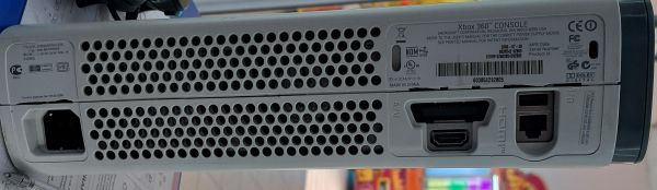 Купить Microsoft Xbox 360 Console в Иркутск за 5300 руб.