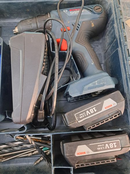 Купить Bosch GSR 180-LI (1900 об/мин) с СЗУ в Иркутск за 3800 руб.