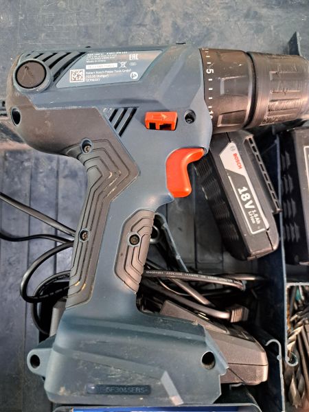 Купить Bosch GSR 180-LI (1900 об/мин) с СЗУ в Иркутск за 3800 руб.