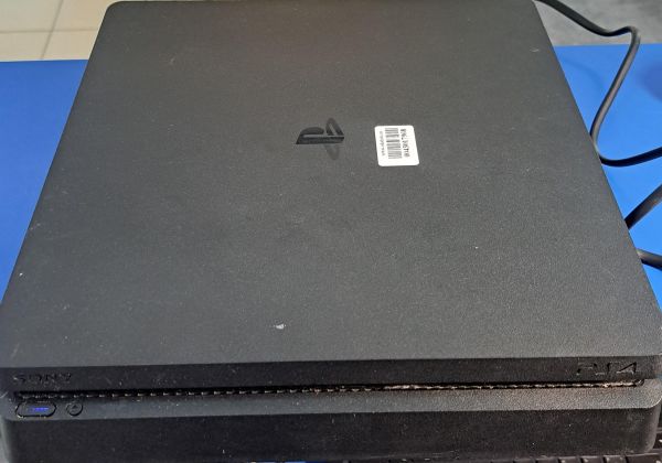 Купить Sony PlayStation 4 Slim 500GB (CUH-2108A) в Иркутск за 14900 руб.