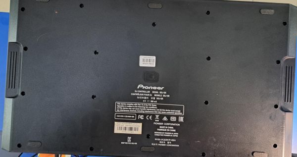 Купить Pioneer DDJ-SR2 в Иркутск за 24800 руб.