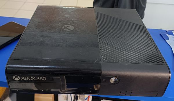 игровая приставка Microsoft Xbox 360 E 500GB (1538) в Иркутск