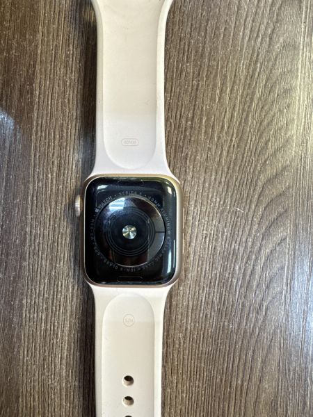 умные часы и браслеты Apple Watch Series 5 40mm (A2092) с СЗУ в Иркутск
