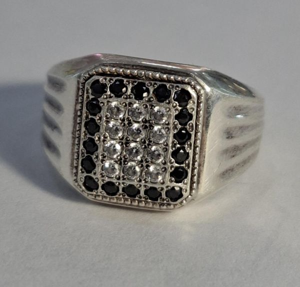 серебряное кольцо Кольцо серебро 925 4,70g, вес изделия 5g, размер 18 в Иркутск
