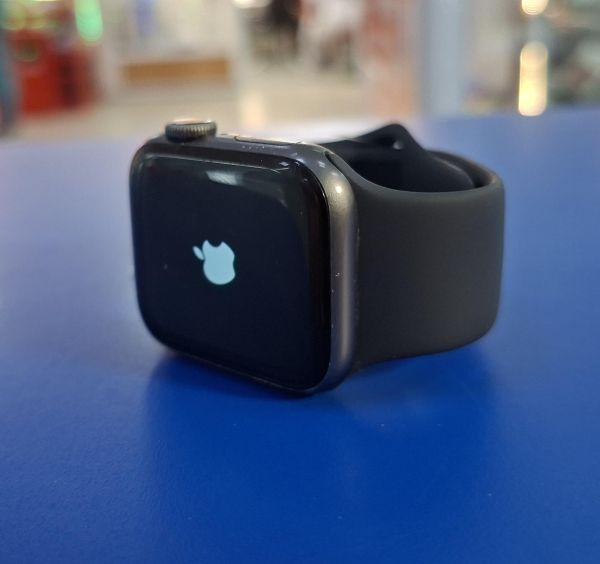 умные часы и браслеты Apple Watch Series 4 40mm (A1977) с СЗУ в Иркутск