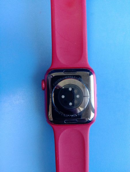 Купить Apple Watch Series 6 40mm (A2291) с СЗУ в Иркутск за 4400 руб.
