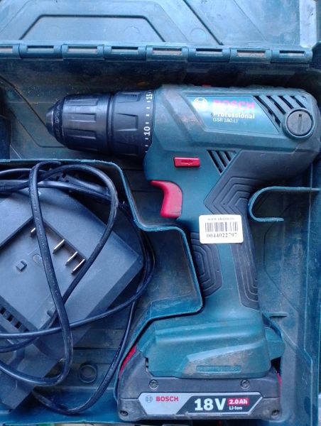 Купить Bosch GSR 180-LI (1900 об/мин) с СЗУ в Иркутск за 5250 руб.
