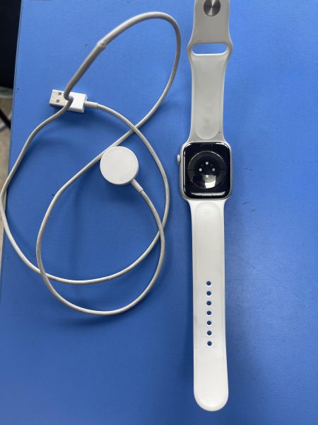 Купить Apple Watch Series 8 45mm (A2771) с СЗУ в Иркутск за 15000 руб.