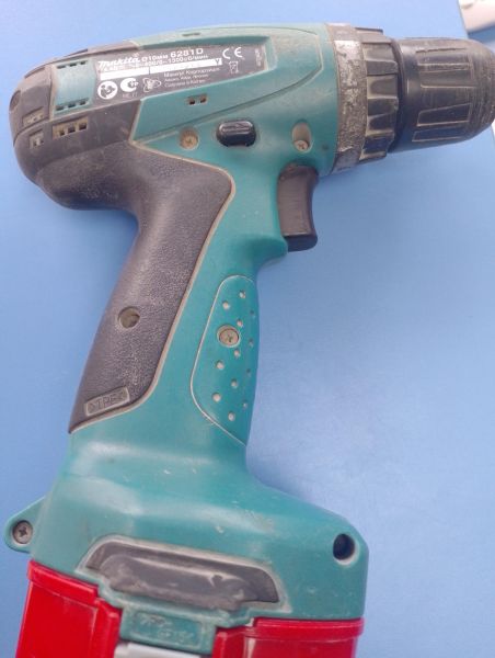 Купить Makita 6281D с СЗУ в Иркутск за 2200 руб.