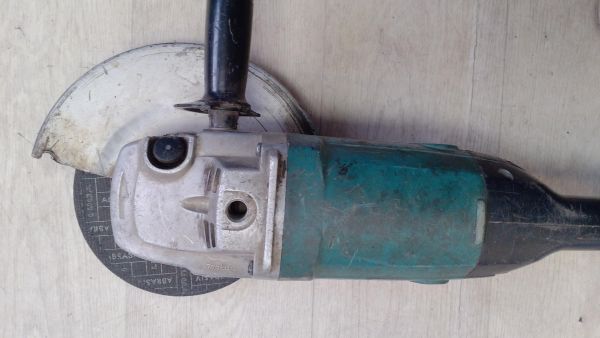 Купить Makita 9069 в Иркутск за 3300 руб.