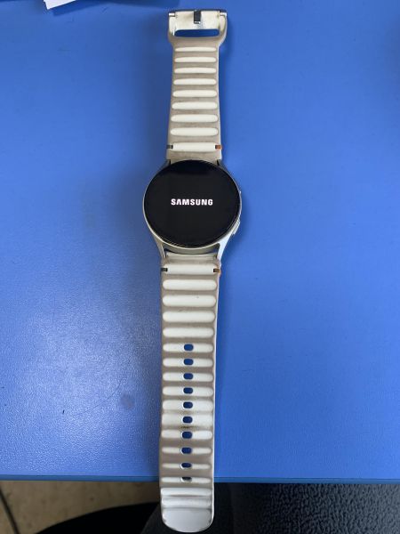 умные часы и браслеты Samsung Galaxy Watch 7 40mm (SM-L305F) с СЗУ в Иркутск