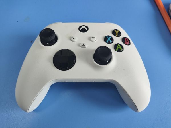 контроллер и геймпад Microsoft Xbox Wireless Controller (1914) в Иркутск