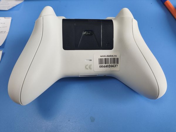 контроллер и геймпад Microsoft Xbox Wireless Controller (1914) в Иркутск