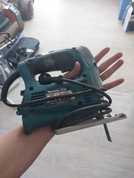электролобзик Makita 4329 в Иркутск