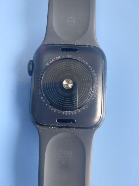 умные часы и браслеты Apple Watch SE 2 40mm (A2722) с СЗУ в Иркутск