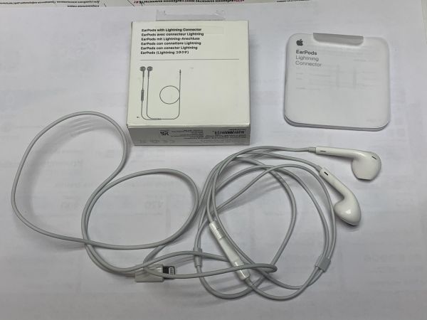 Купить Apple EarPods (Lightning) (A1748) в Новосибирск за 399 руб.