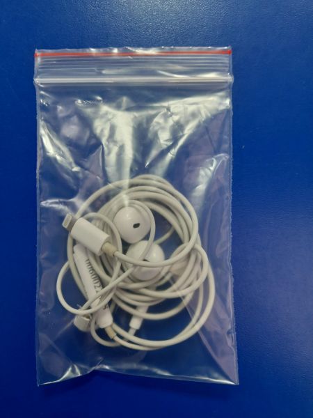 Купить Apple EarPods (Lightning) (A1748) в Саянск за 299 руб.