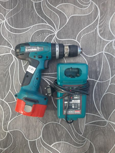 Купить Makita 8281D с СЗУ в Саянск за 2400 руб.