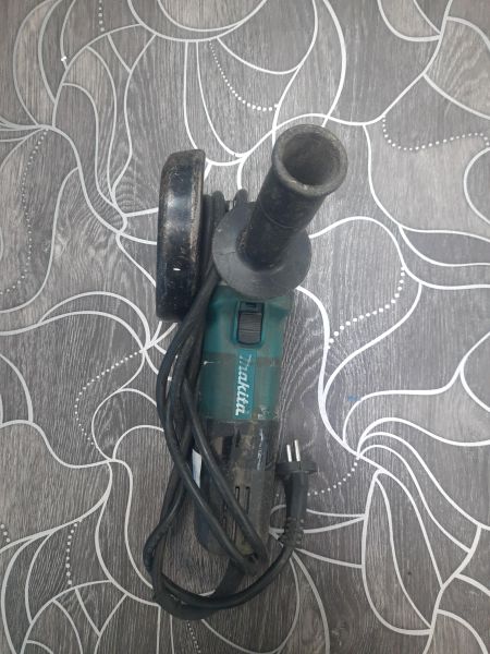 Купить Makita 9558HNR в Саянск за 3400 руб.