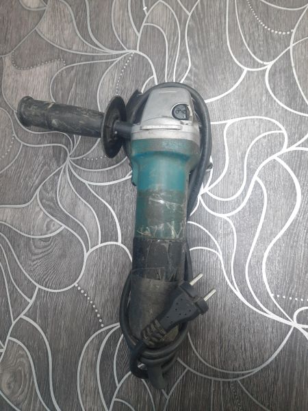 Купить Makita 9558HNR в Саянск за 3400 руб.