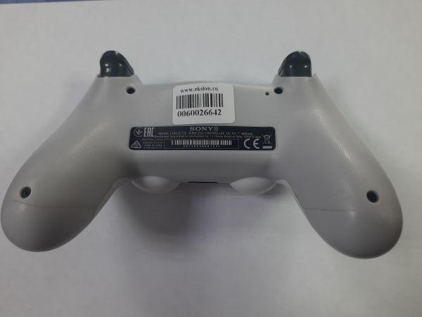 Купить Sony PlayStation DualShock 4 v2 (CUH-ZCT2E) в Саянск за 1250 руб.