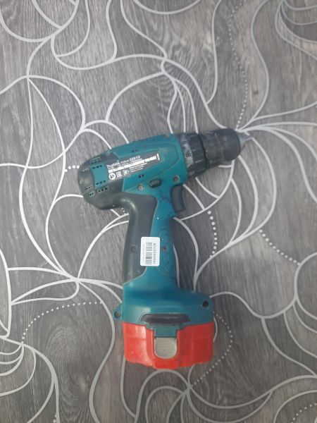 Купить Makita 6281D с СЗУ в Саянск за 2000 руб.