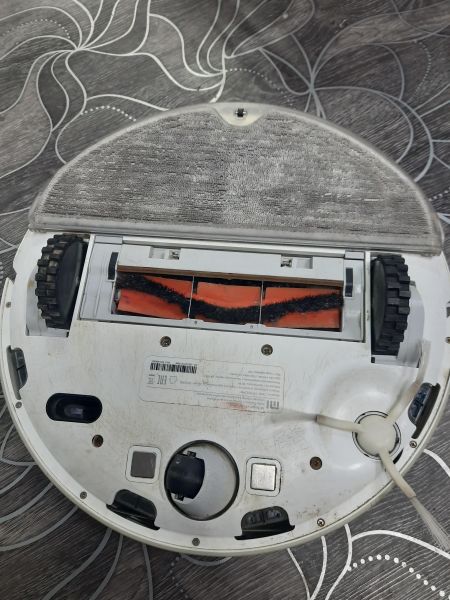 Купить Xiaomi Mi Robot Vacuum Mop (STYTJ01ZHM) с СЗУ в Саянск за 2400 руб.