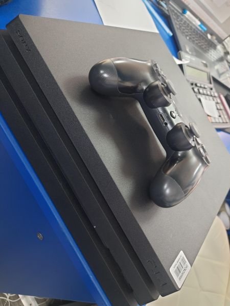 Купить Sony PlayStation 4 Pro 1TB (CUH-7008B) в Саянск за 19000 руб.