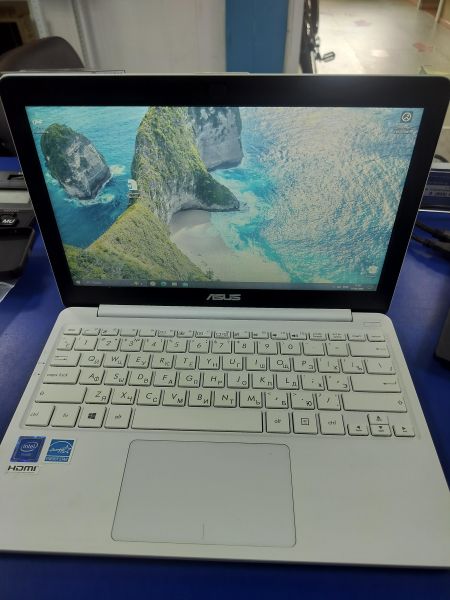 ноутбук ASUS E203MA-FD009T в Саянск