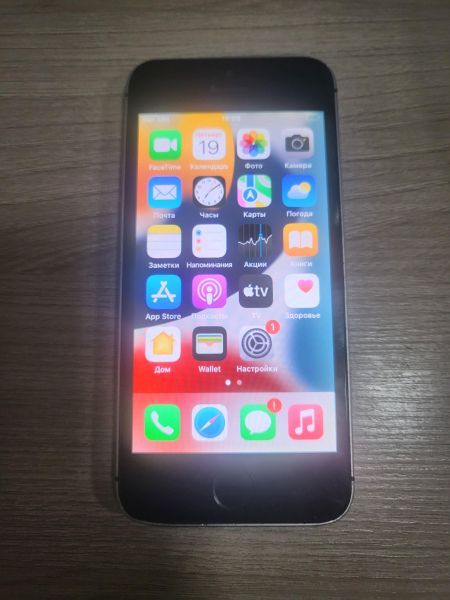 Купить Apple iPhone SE 1st gen. 2016 32GB в Шелехов за 3349 руб.